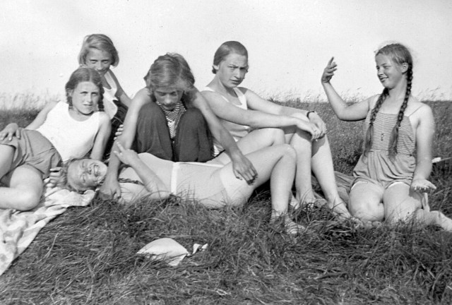 jungen-madchen-fensburg1934